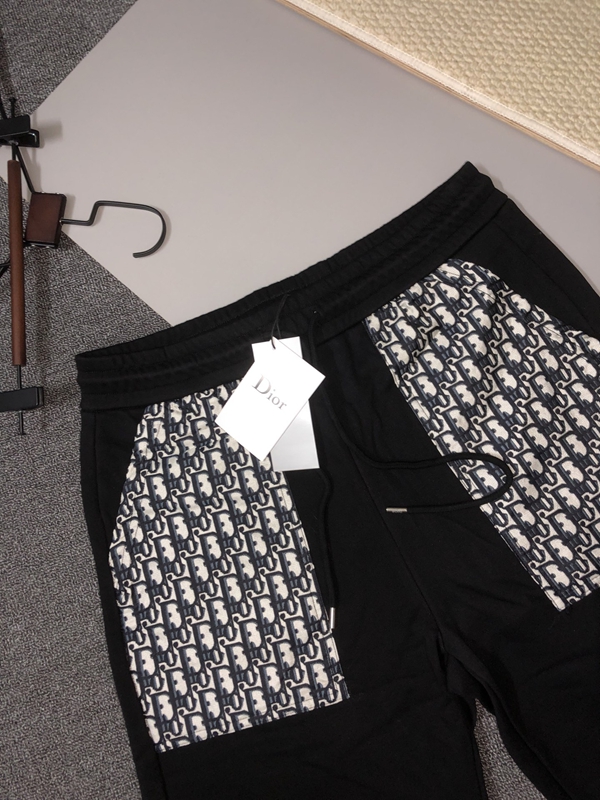 ブランドハーフパンツ背面デザイン